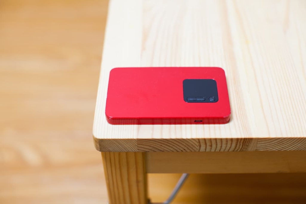 赤いWi-Fiモバイルルーター