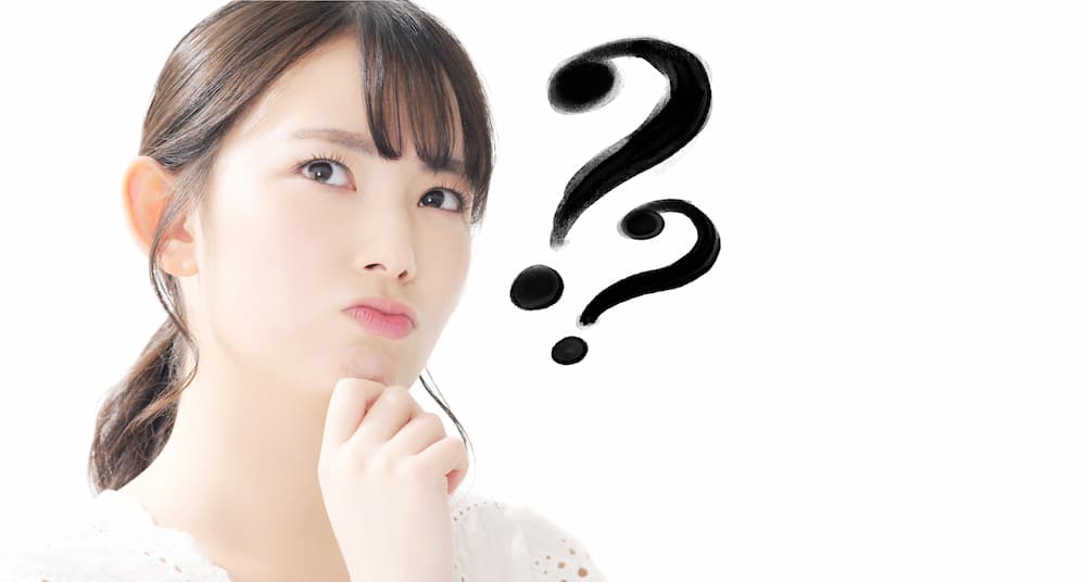 疑問を持つ女性